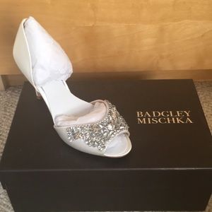 Badgley Mischka Peep-Toe Pump